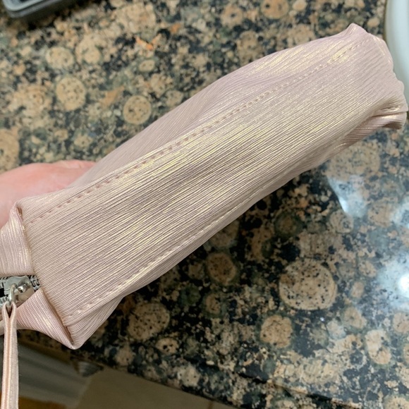 NWOT Ahava Clam shaped Metallic Cosmetic/Skincare bag - Picture 6 of 8